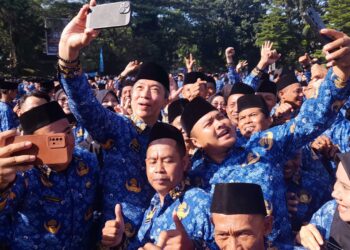 11 Tahun Jadi Penyapu Jalan, Kini Diangkat Wali Kota Bogor Jadi P3K, Kisahnya Haru