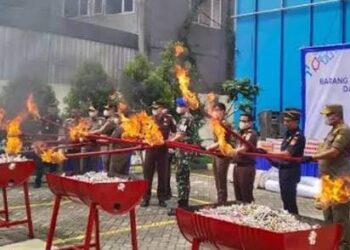 Hari Anti Korupsi Sedunia, Bea Cukai Bogor Musnahkan Rokok Ilegal