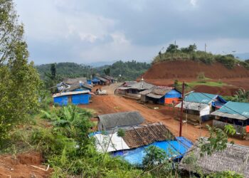 Kabar Dari Tapal Batas Dari Bencana ke Ketidakpastian: Penyintas Lebak Bertahan di Hunian Terpal