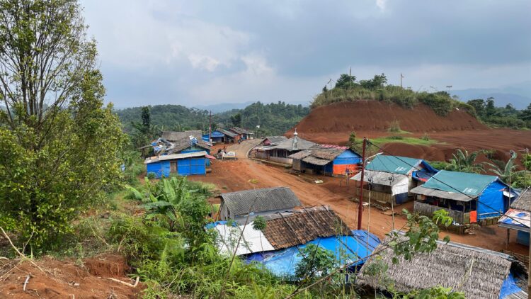 Kabar Dari Tapal Batas Dari Bencana ke Ketidakpastian: Penyintas Lebak Bertahan di Hunian Terpal