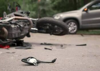 Pemototor Patah Kaki Usai Diseruduk Mobil di Cibinong Bogor