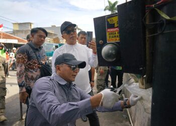 Bersih-bersih, Wakil Wali Kota Bogor Jenal Mutaqin Temukan Aliran Listrik Untuk PKL