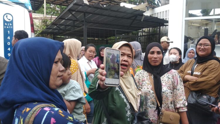 Antrean Penukaran Uang Di Balaikota Bogor Ricuh, Warga Kecewa